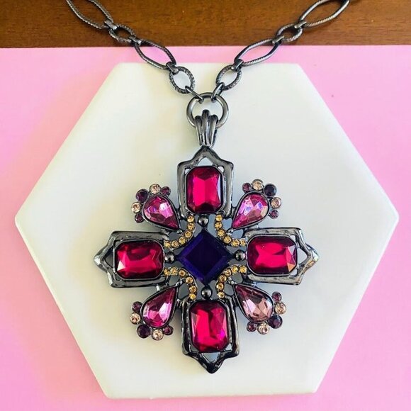 Vintage Large Gunmetal Maltese Cross Pendant Necklace Pink & Clear Rhinestones - Picture 2 of 5